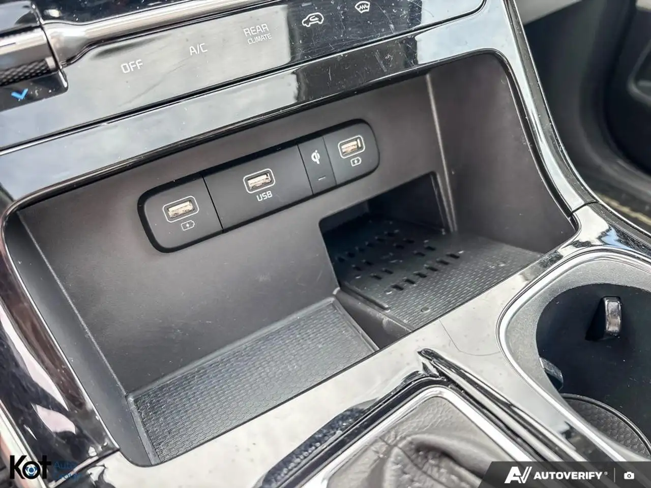 Kia Carnival снимка Kia Carnival