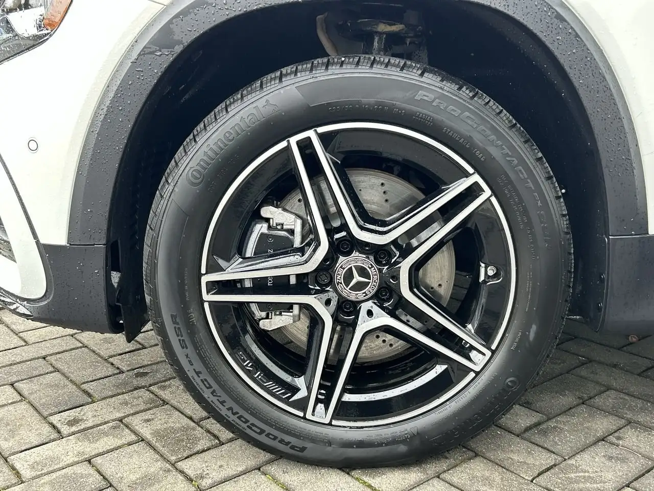 Mercedes-Benz GLB снимка Mercedes-Benz GLB