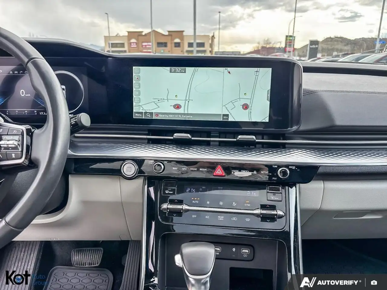 Kia Carnival снимка Kia Carnival