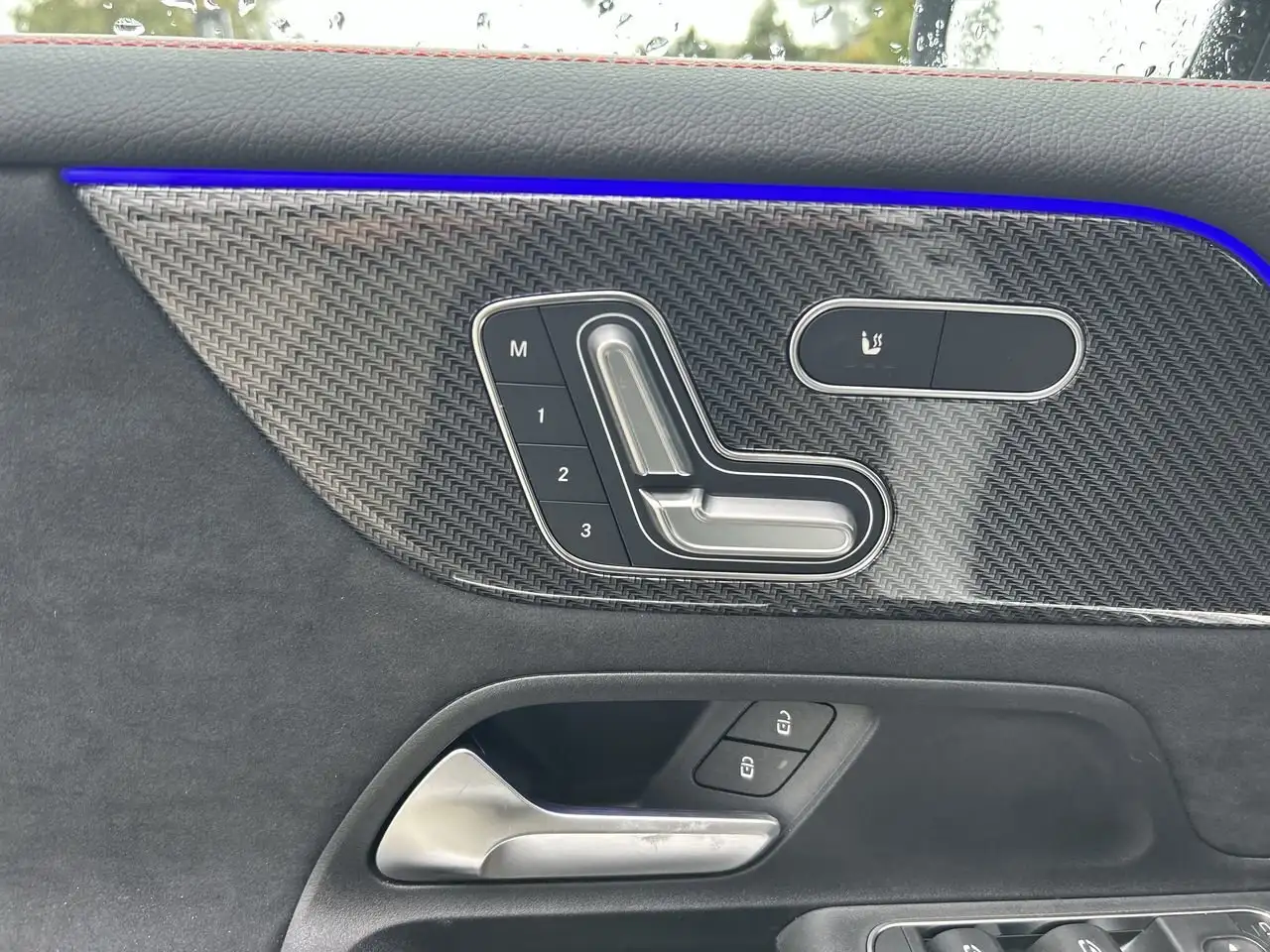 Mercedes-Benz GLB снимка Mercedes-Benz GLB