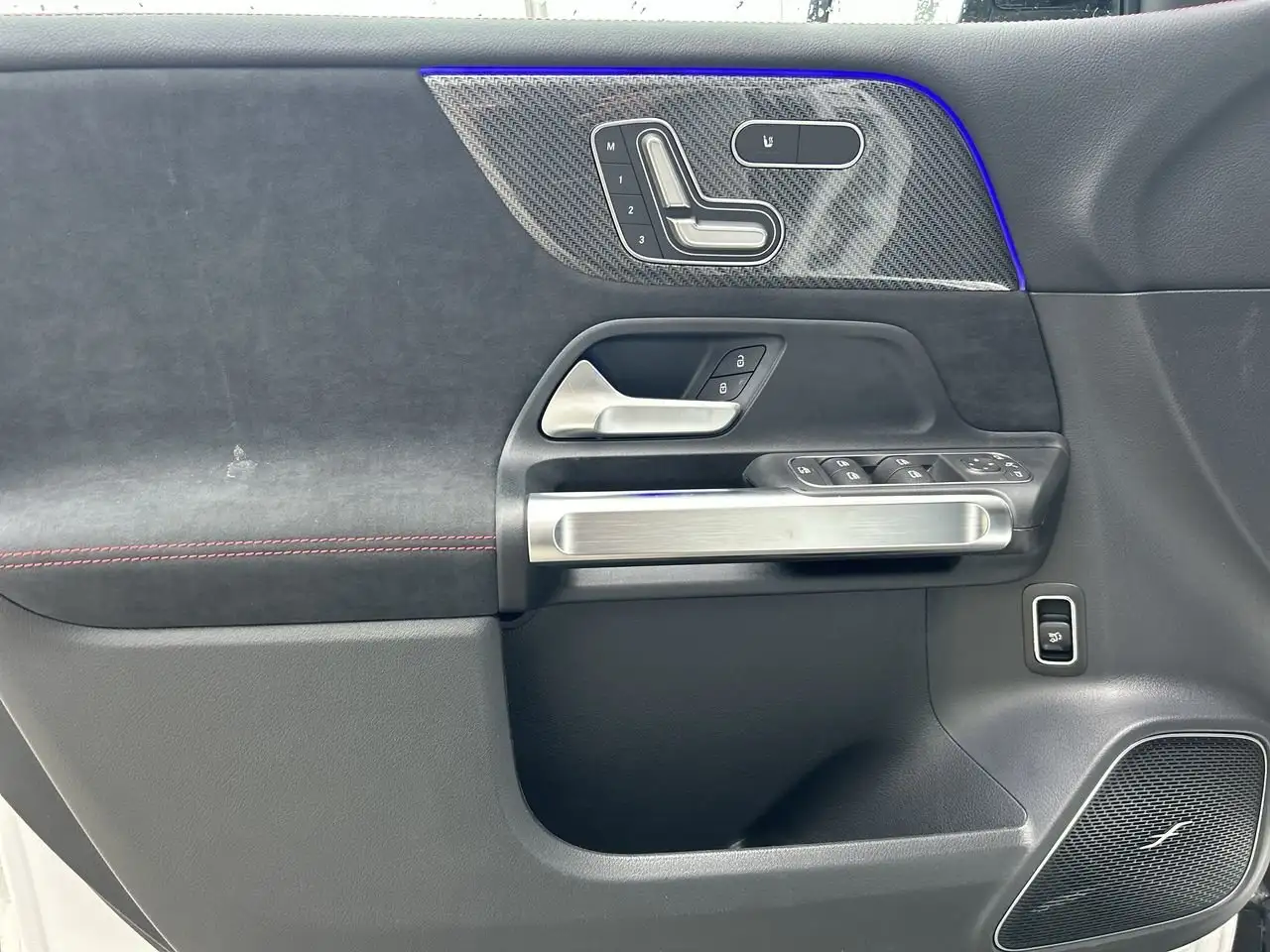 Mercedes-Benz GLB снимка Mercedes-Benz GLB