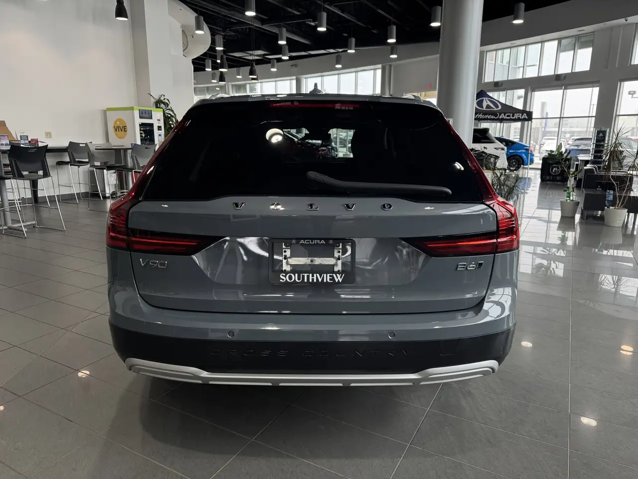 Volvo V90 Cross Country снимка Volvo V90 Cross Country