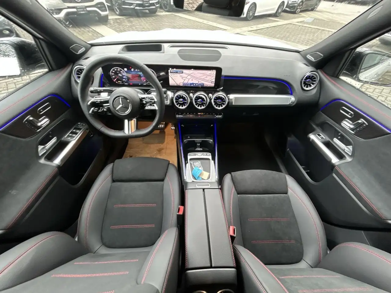 Mercedes-Benz GLB снимка Mercedes-Benz GLB