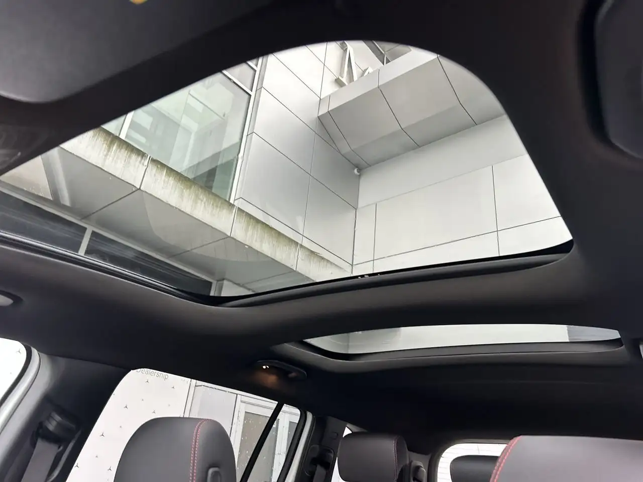 Mercedes-Benz GLB снимка Mercedes-Benz GLB