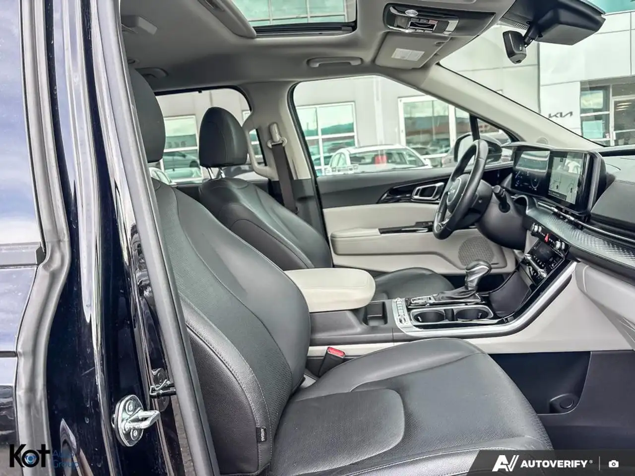 Kia Carnival снимка Kia Carnival