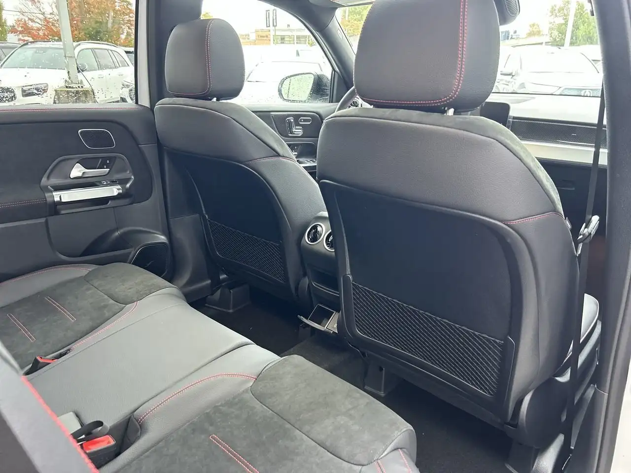 Mercedes-Benz GLB снимка Mercedes-Benz GLB