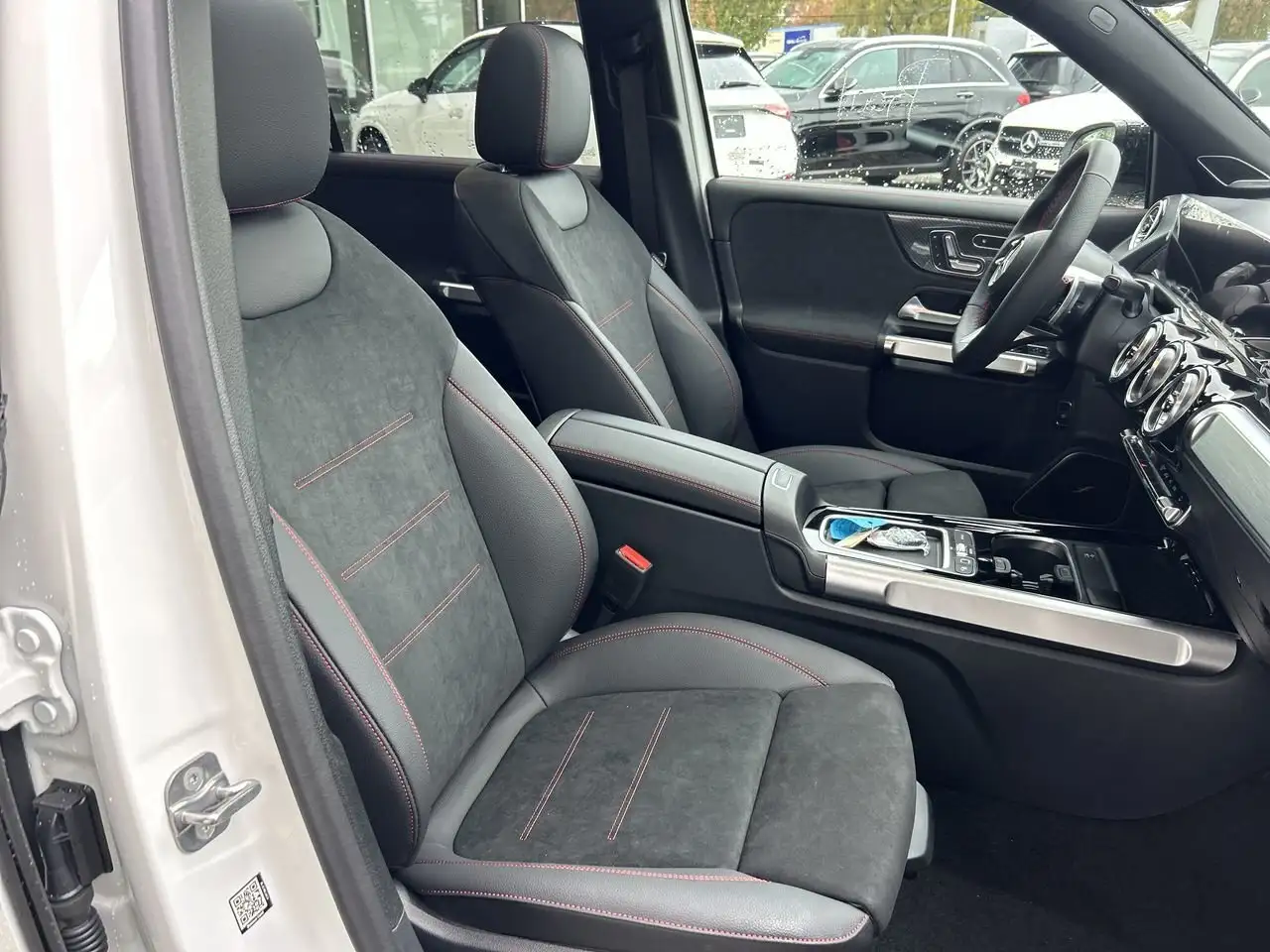 Mercedes-Benz GLB снимка Mercedes-Benz GLB