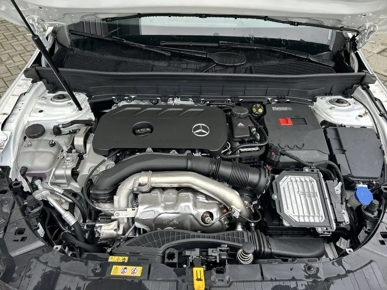 Mercedes-Benz GLB снимка Mercedes-Benz GLB