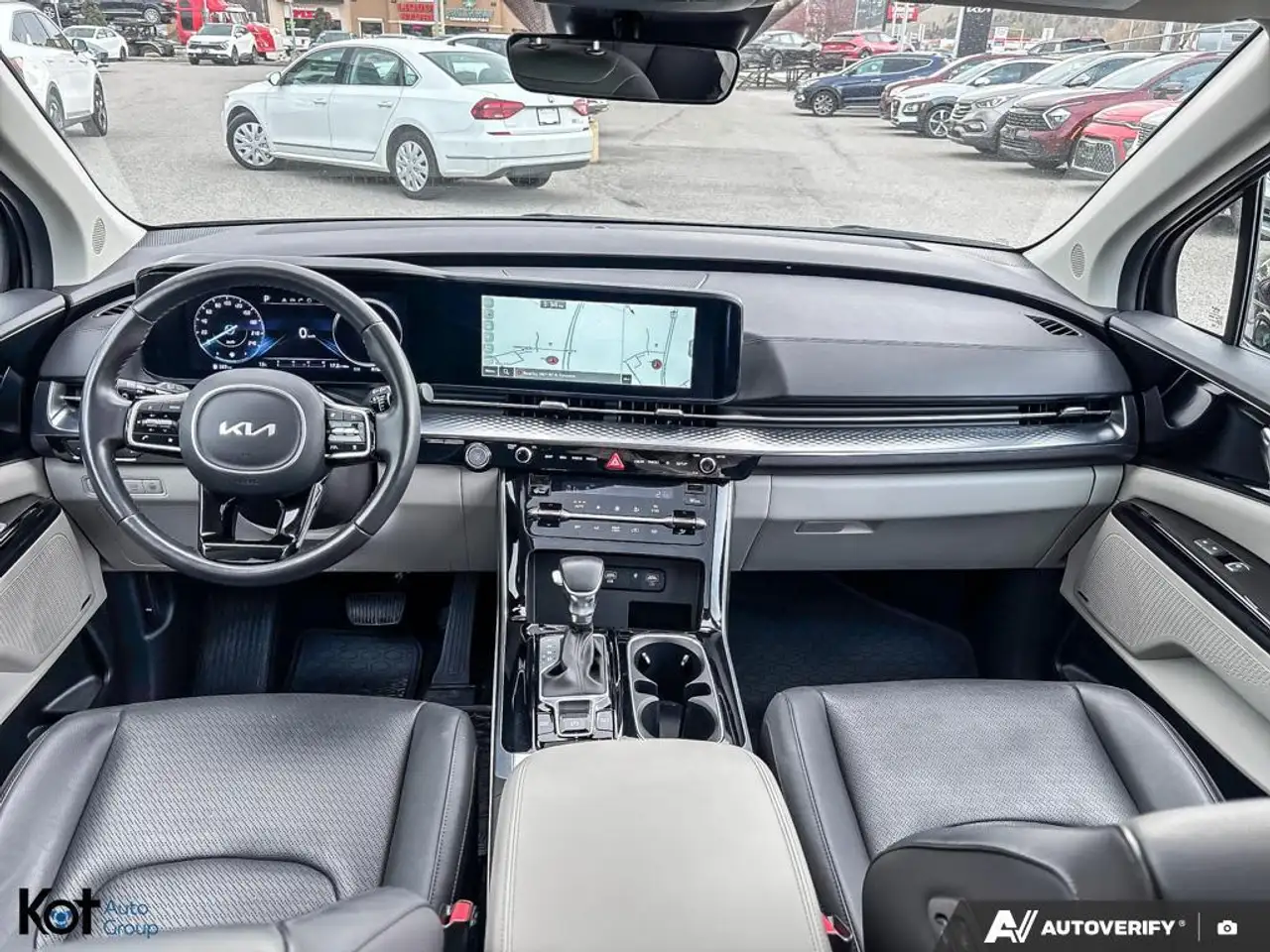 Kia Carnival снимка Kia Carnival