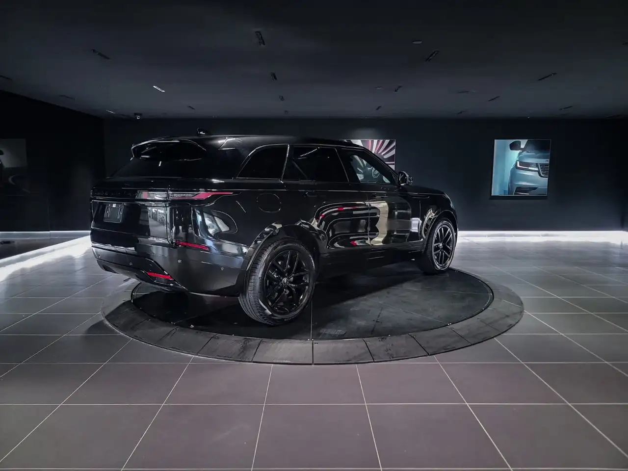 Land Rover Range Rover Velar photo Land Rover Range Rover Velar