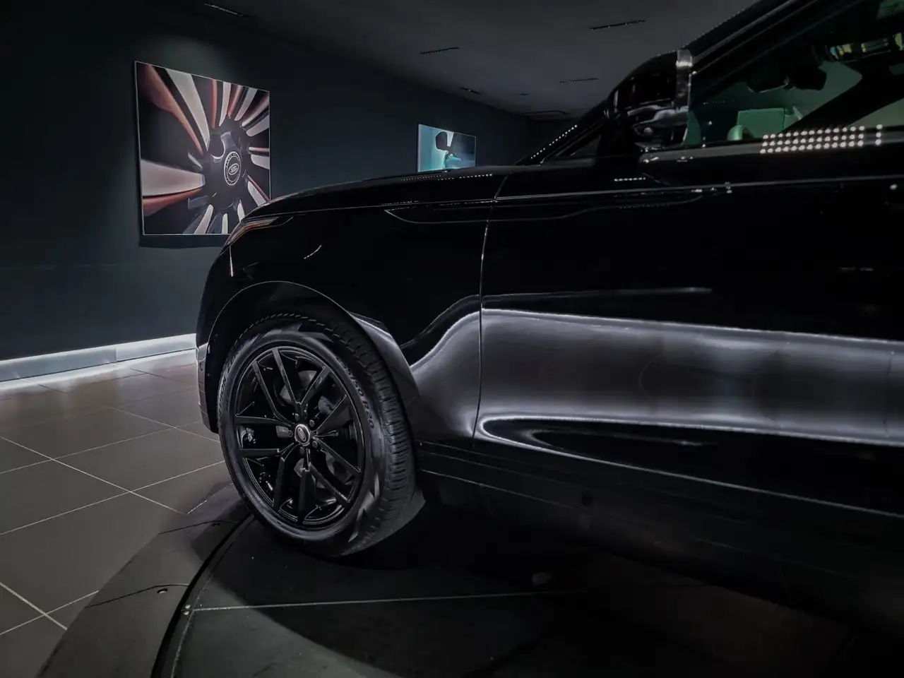 Land Rover Range Rover Velar photo Land Rover Range Rover Velar