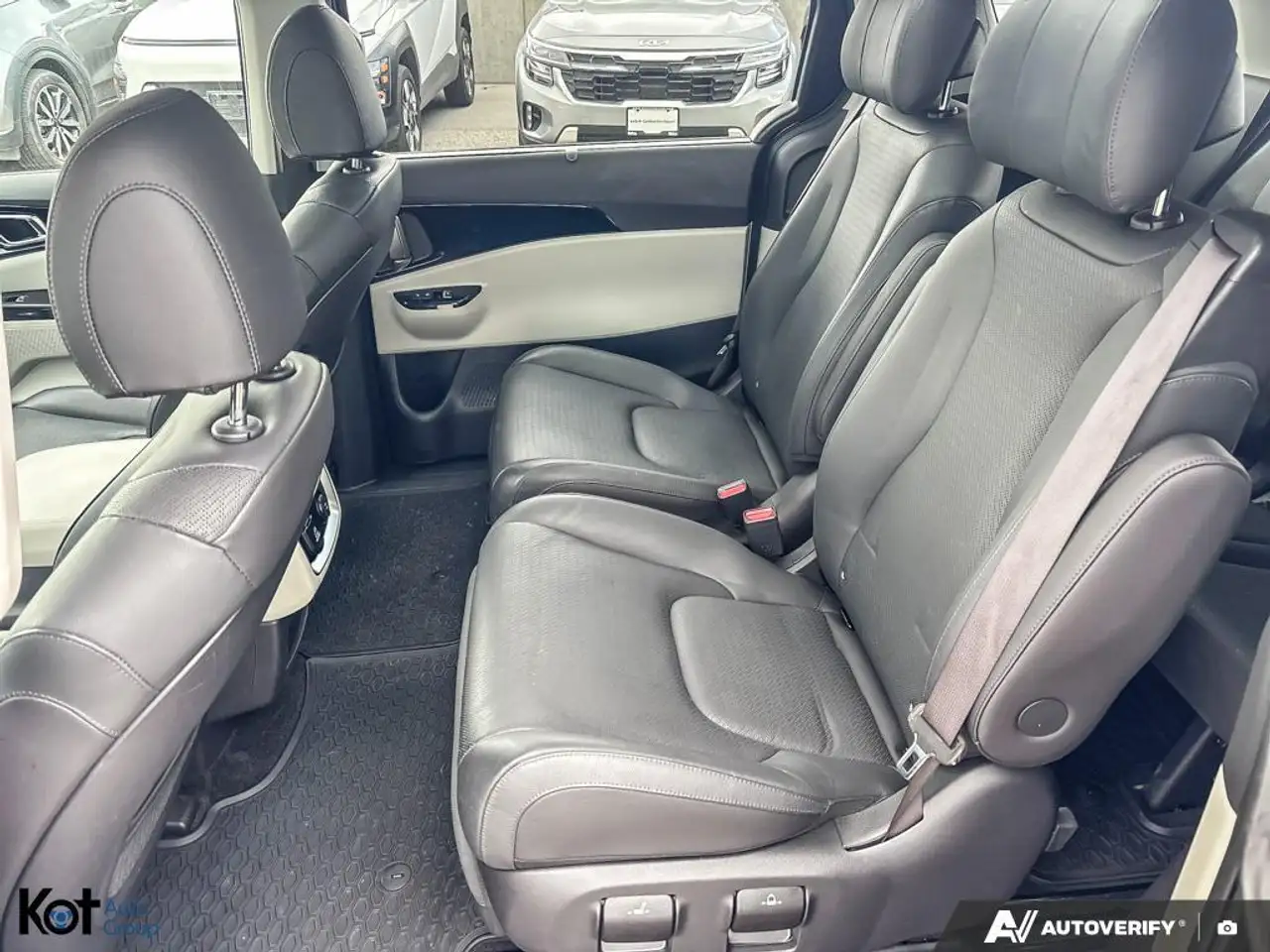 Kia Carnival снимка Kia Carnival