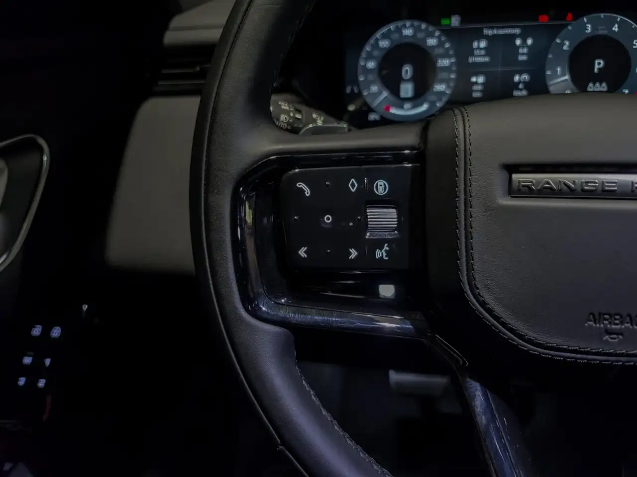 Land Rover Range Rover Velar photo Land Rover Range Rover Velar