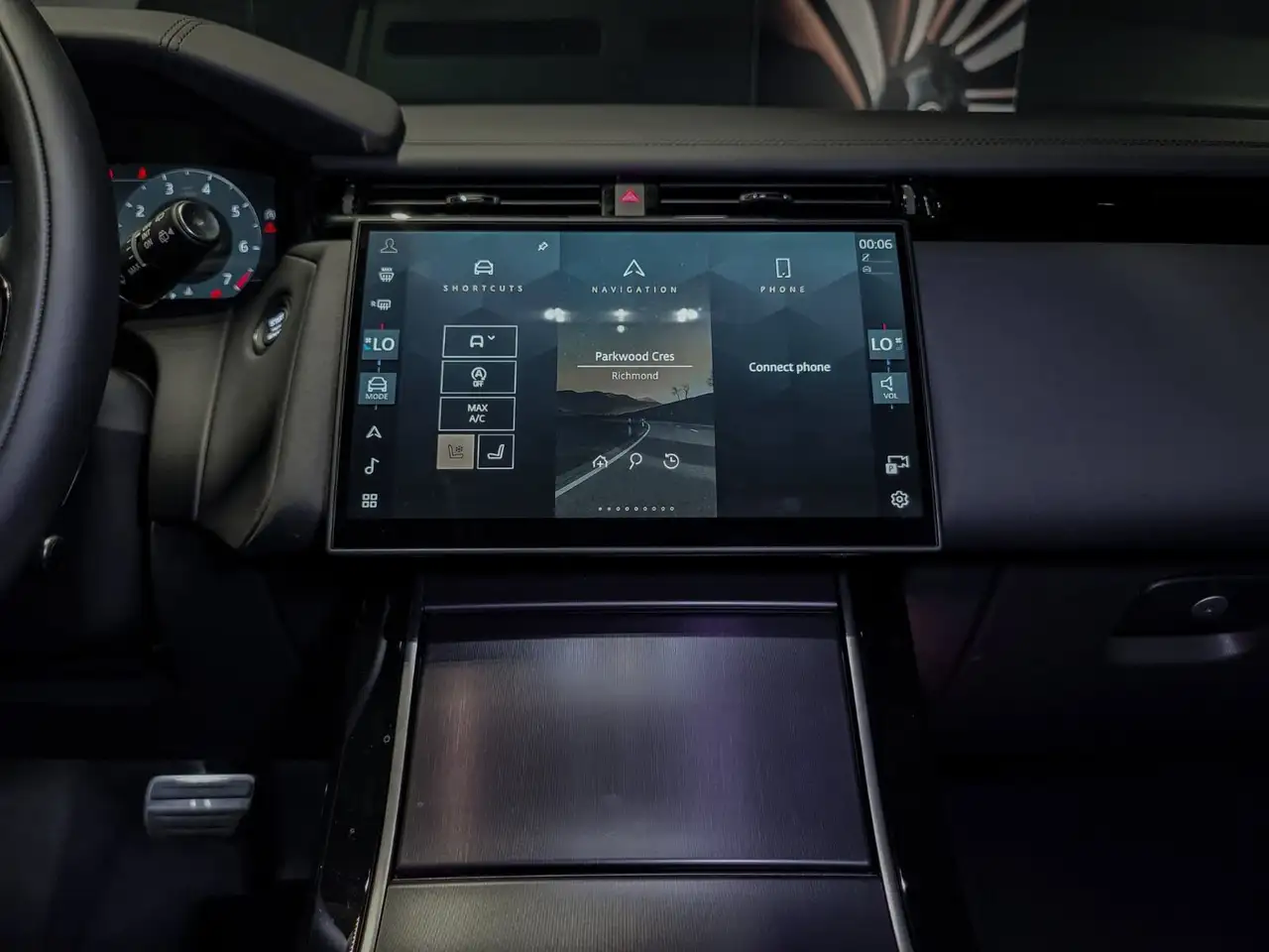Land Rover Range Rover Velar photo Land Rover Range Rover Velar