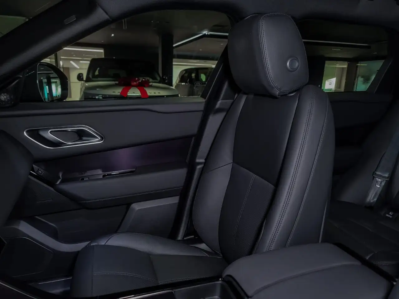 Land Rover Range Rover Velar photo Land Rover Range Rover Velar