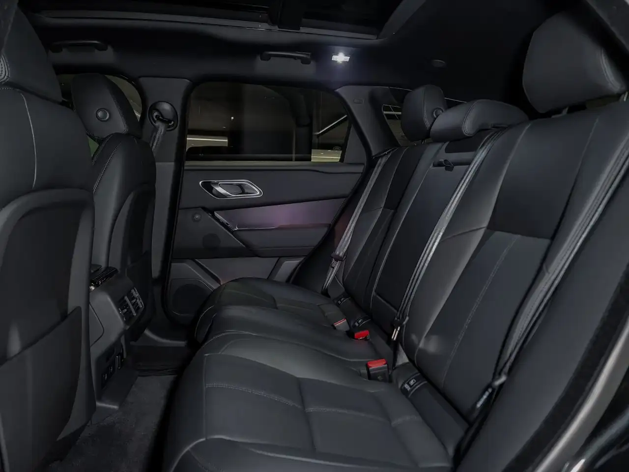Land Rover Range Rover Velar photo Land Rover Range Rover Velar