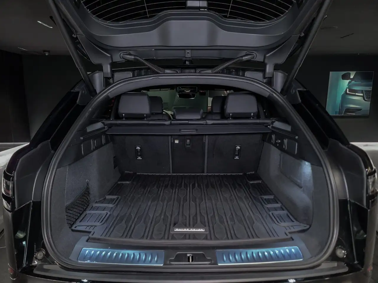 Land Rover Range Rover Velar photo Land Rover Range Rover Velar