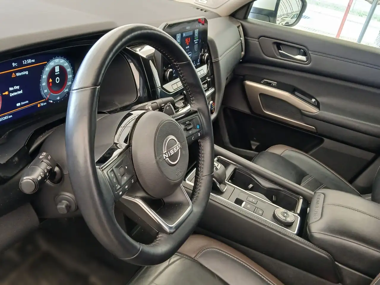 Nissan Pathfinder снимка Nissan Pathfinder