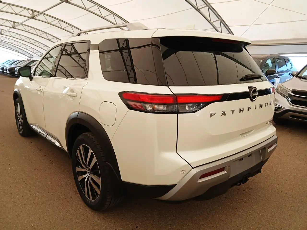 Nissan Pathfinder снимка Nissan Pathfinder