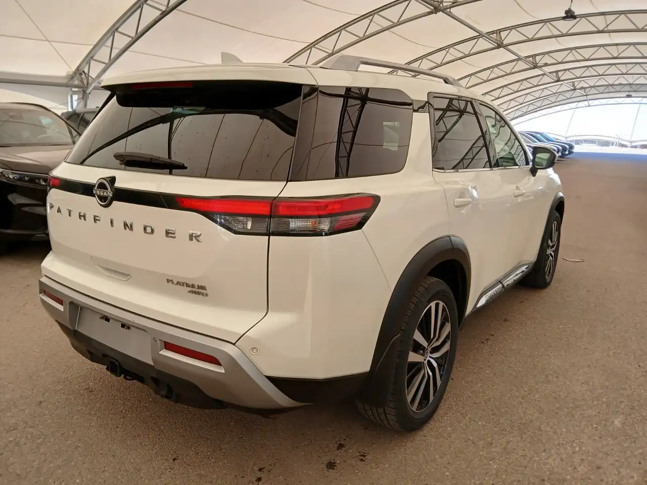 Nissan Pathfinder снимка Nissan Pathfinder