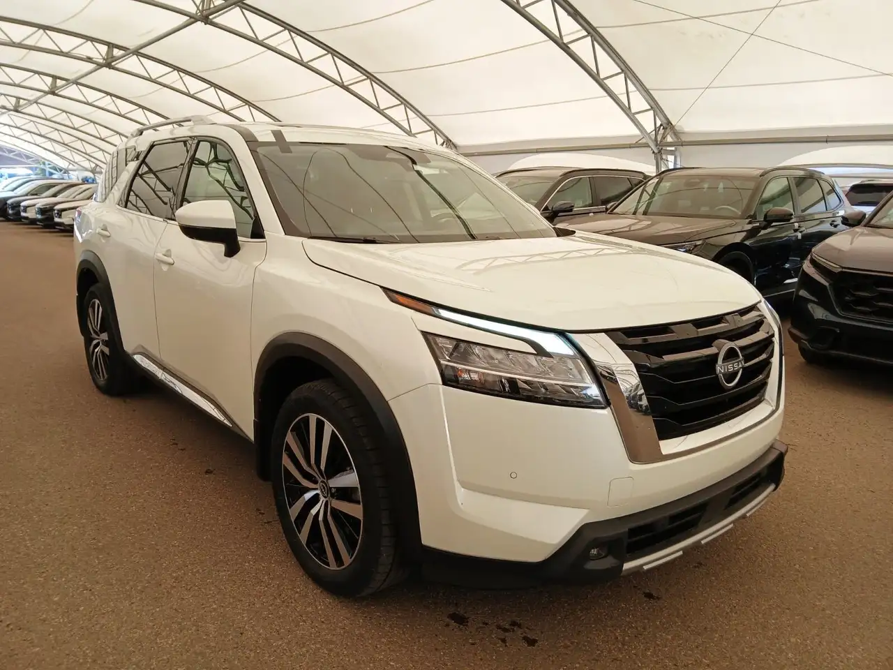Nissan Pathfinder снимка Nissan Pathfinder
