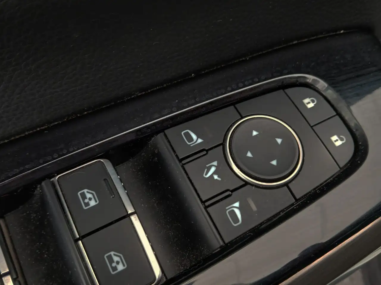 Nissan Pathfinder снимка Nissan Pathfinder