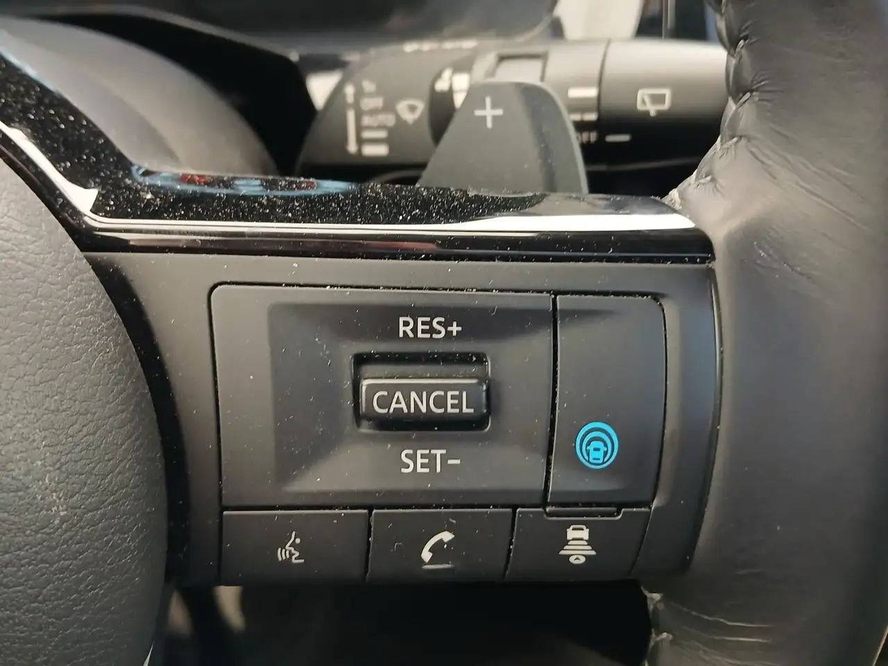 Nissan Pathfinder снимка Nissan Pathfinder