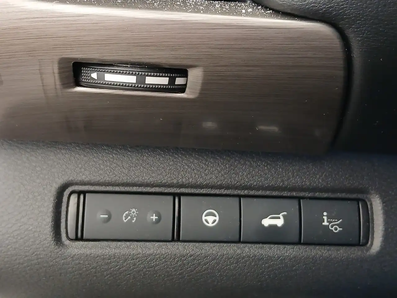 Nissan Pathfinder снимка Nissan Pathfinder