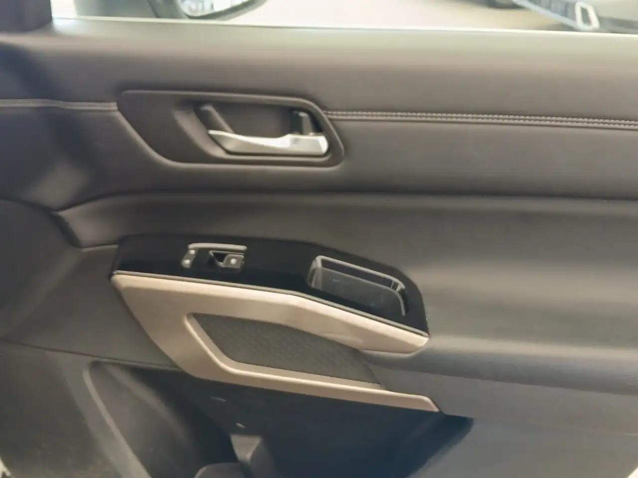 Nissan Pathfinder снимка Nissan Pathfinder
