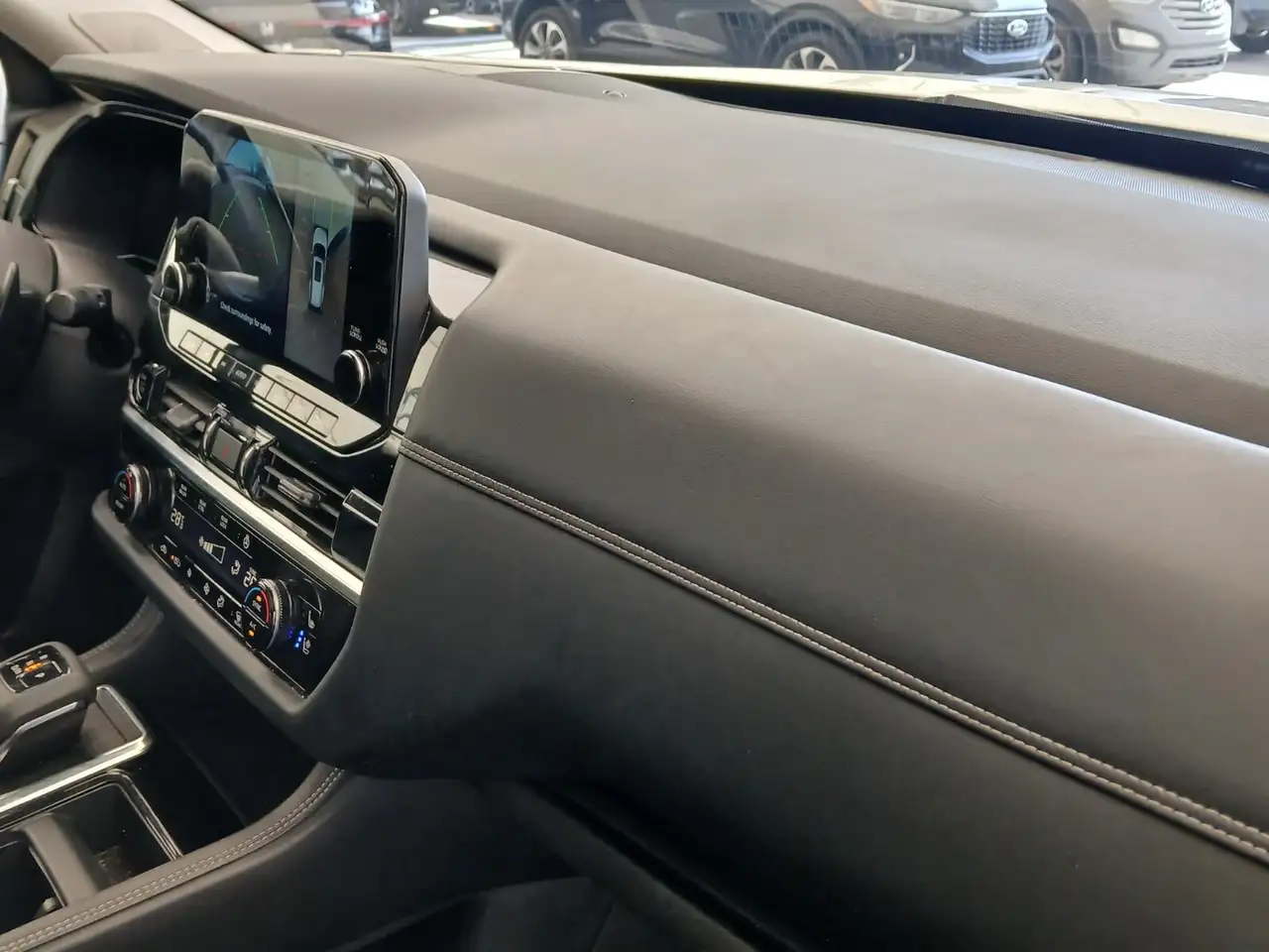 Nissan Pathfinder снимка Nissan Pathfinder