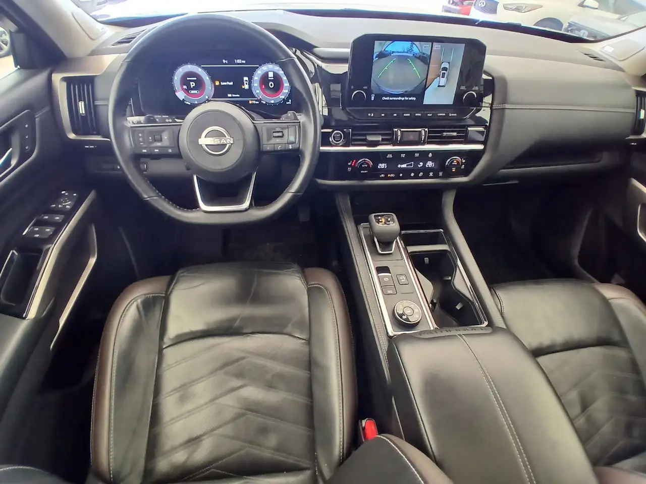 Nissan Pathfinder снимка Nissan Pathfinder