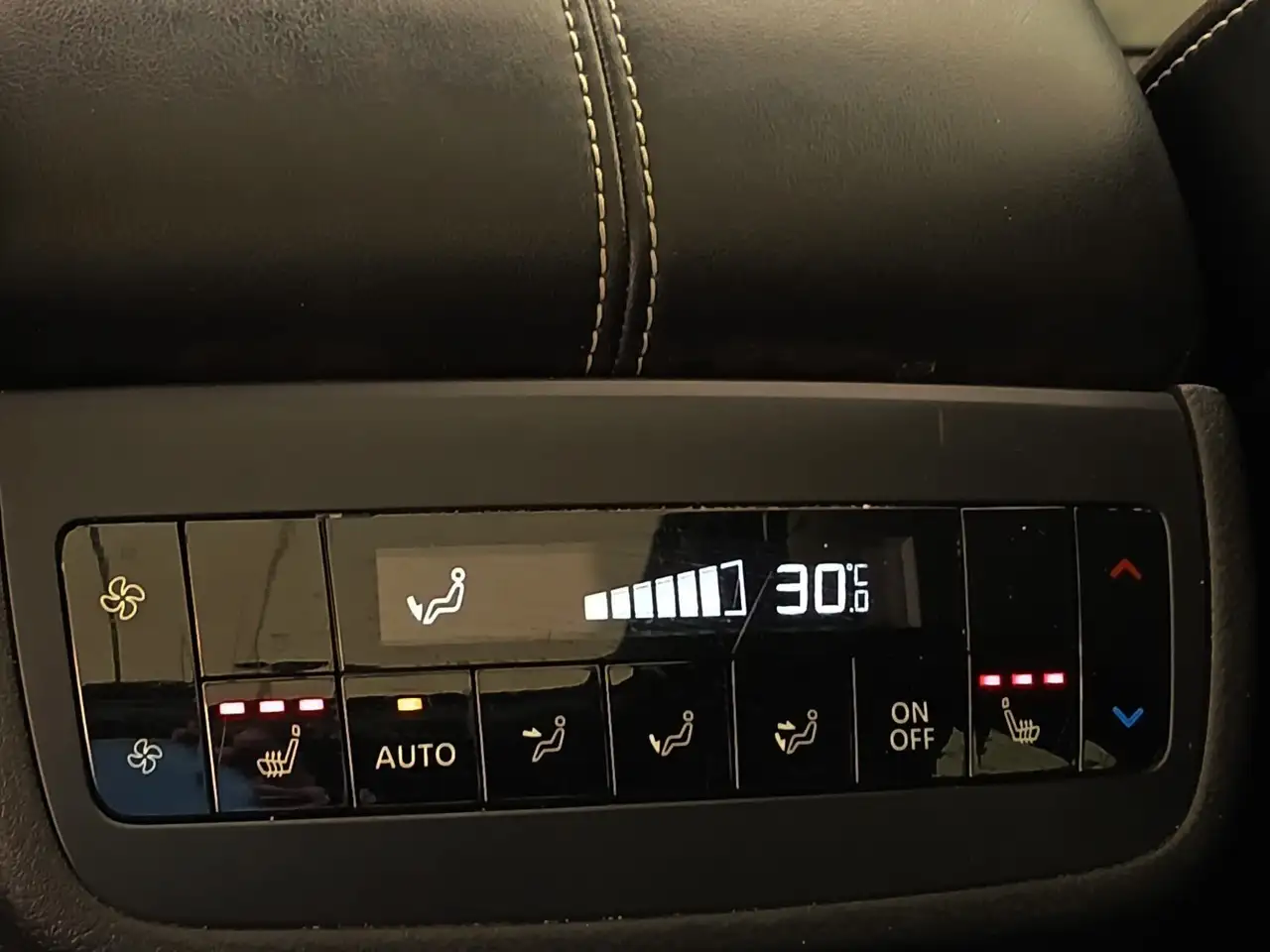 Nissan Pathfinder снимка Nissan Pathfinder