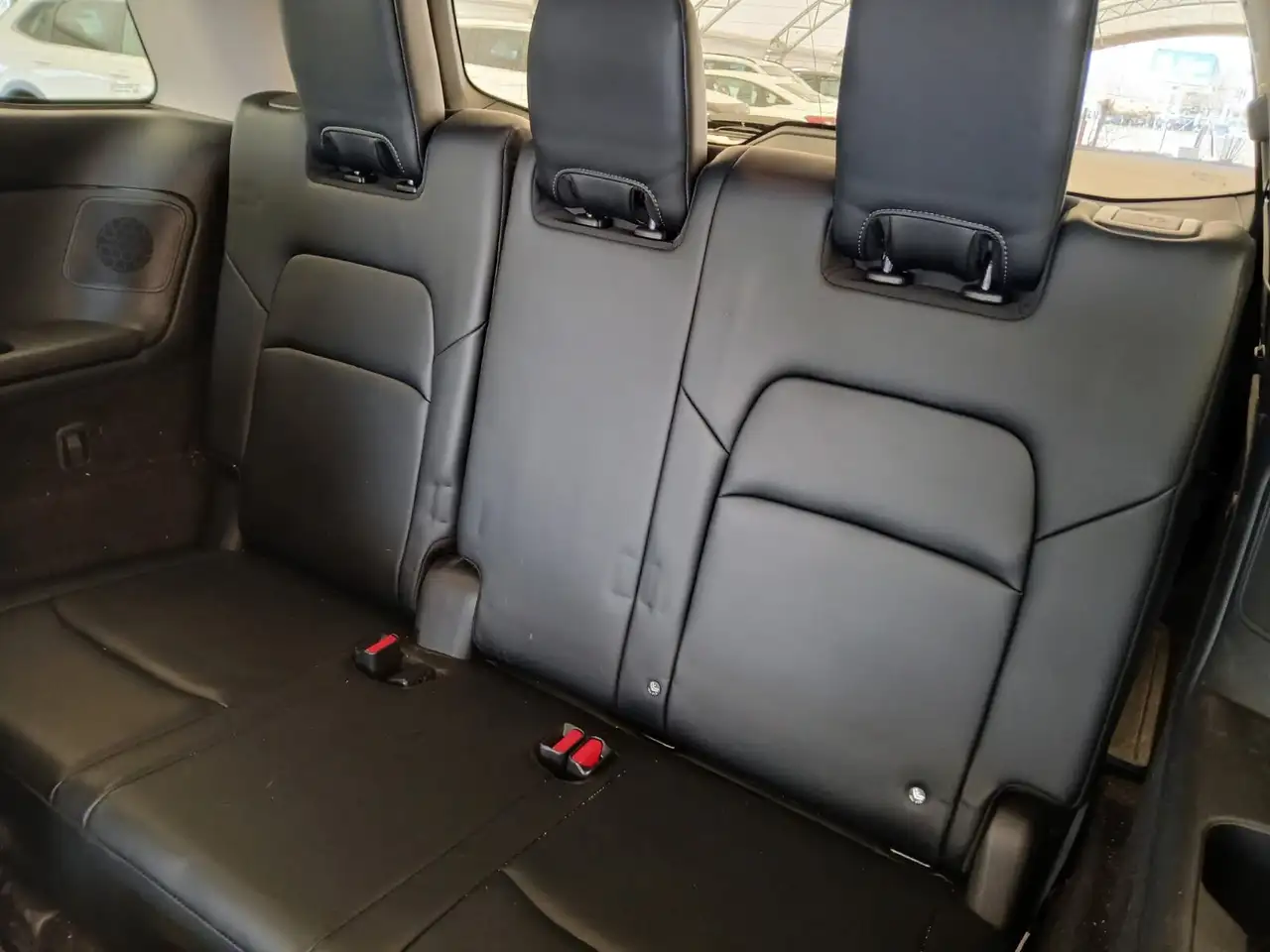 Nissan Pathfinder снимка Nissan Pathfinder