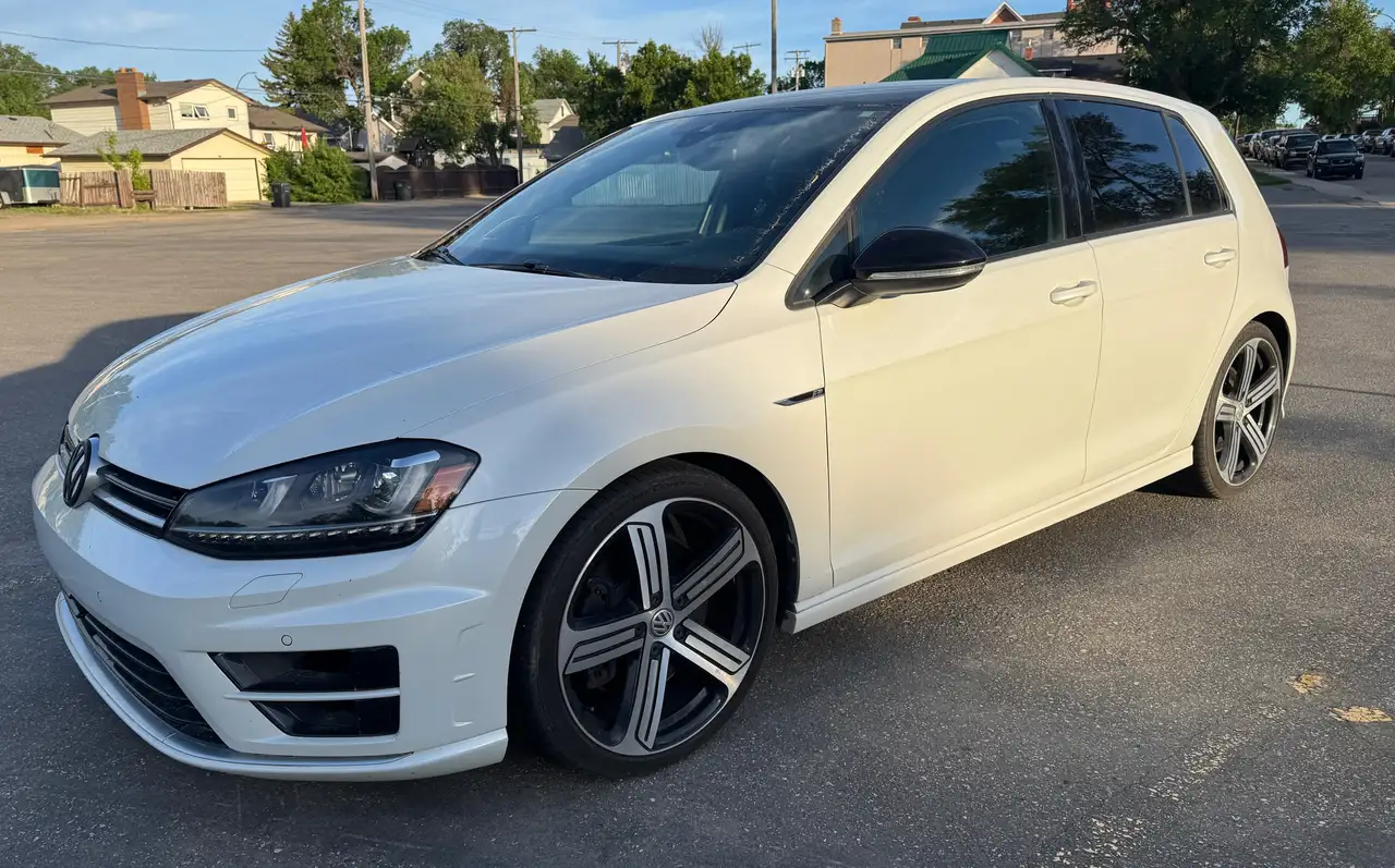Volkswagen Golf R photo Volkswagen Golf R