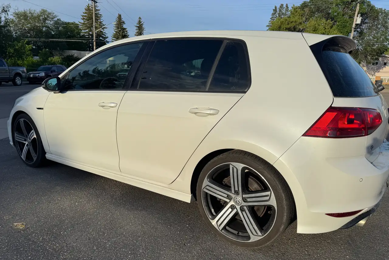 Volkswagen Golf R photo Volkswagen Golf R