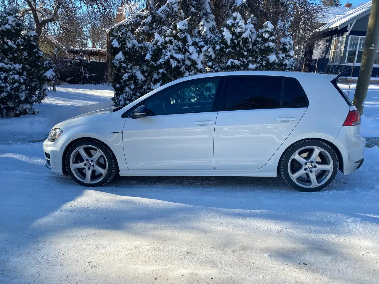 Volkswagen Golf R photo Volkswagen Golf R