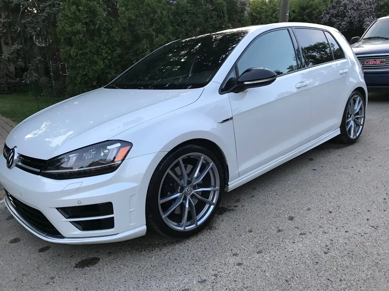 Volkswagen Golf R photo Volkswagen Golf R