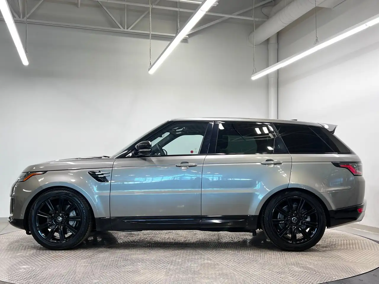 Land Rover Range Rover Sport снимка Land Rover Range Rover Sport
