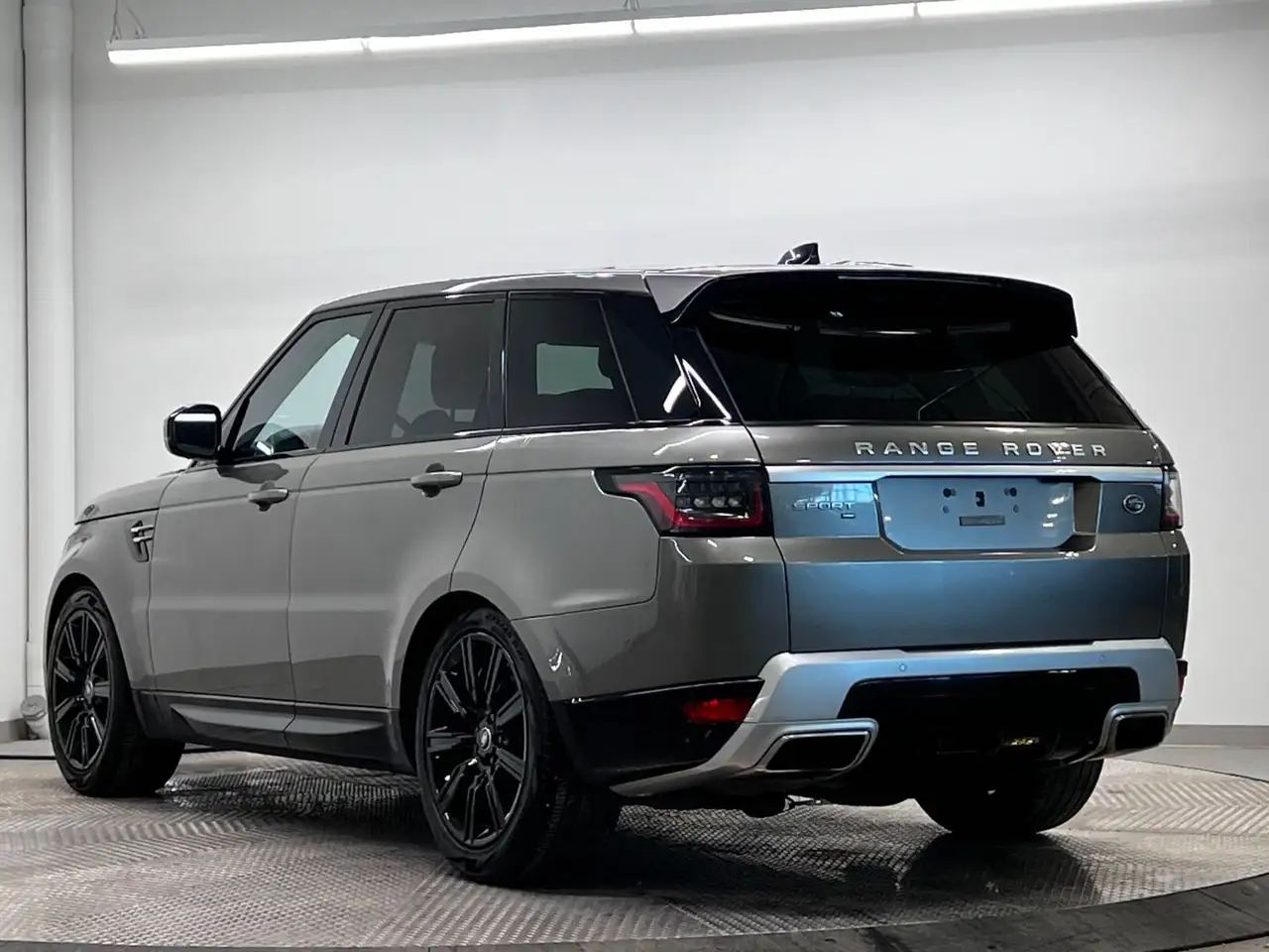 Land Rover Range Rover Sport снимка Land Rover Range Rover Sport