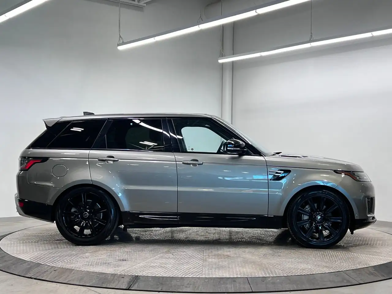 Land Rover Range Rover Sport снимка Land Rover Range Rover Sport