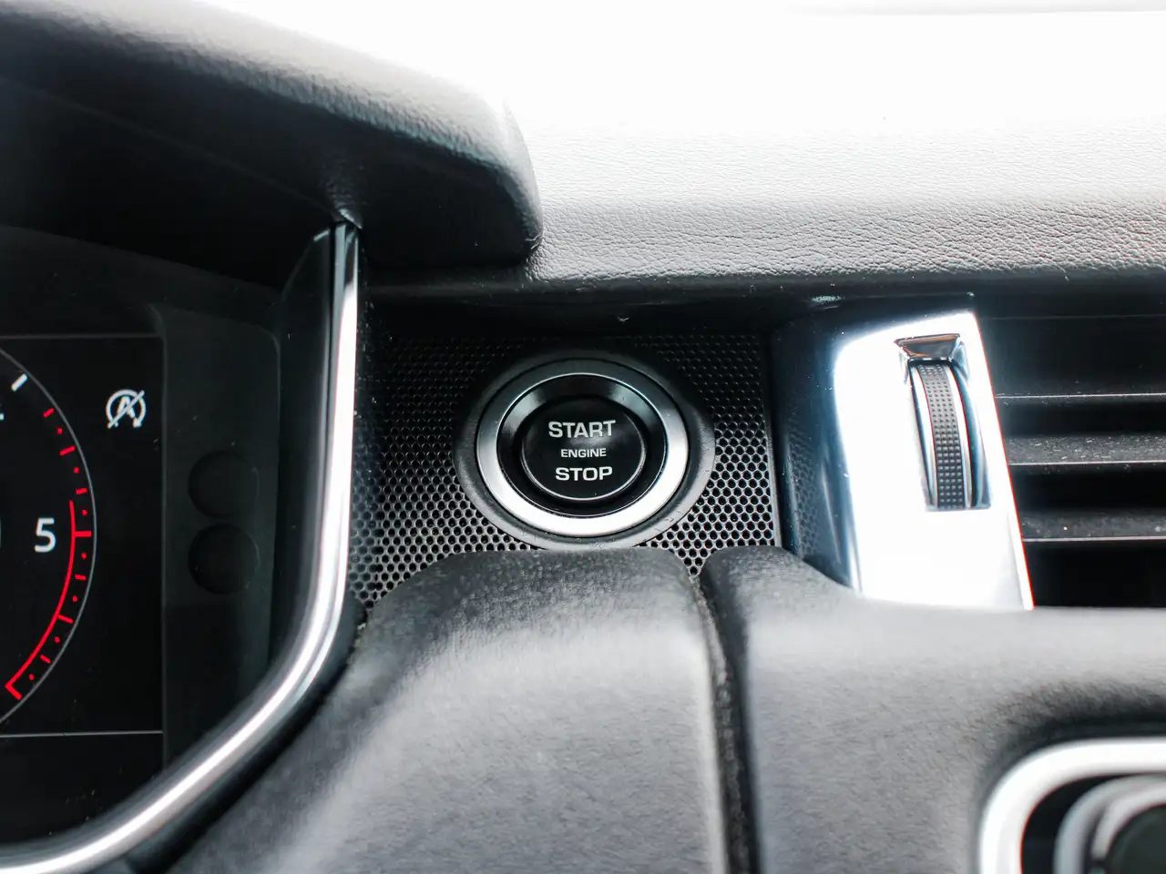Land Rover Range Rover Sport photo Land Rover Range Rover Sport