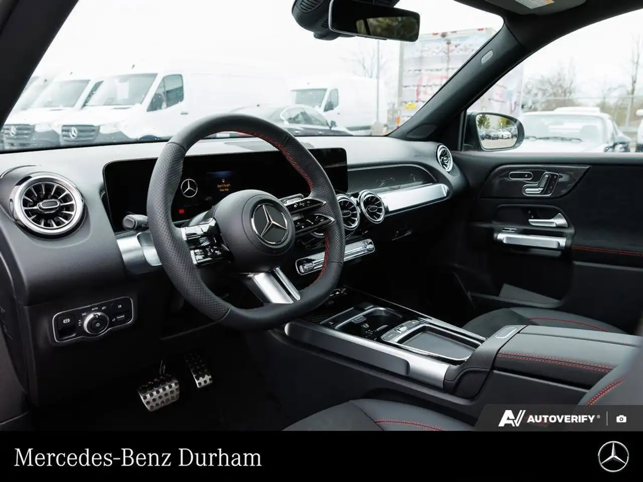 Mercedes-Benz GLB снимка Mercedes-Benz GLB