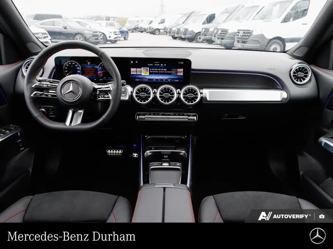 Mercedes-Benz GLB снимка Mercedes-Benz GLB