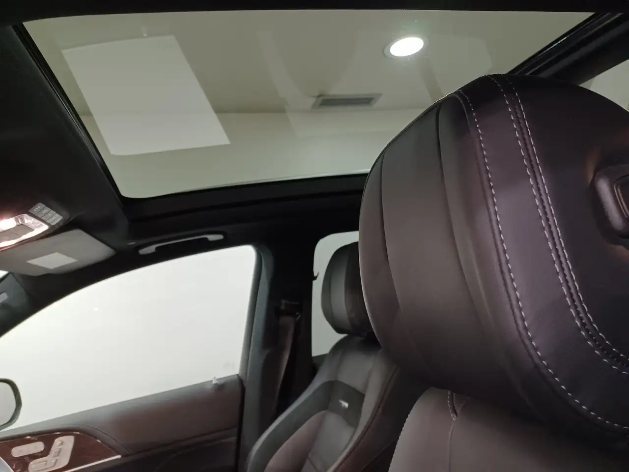 Mercedes-Benz GLE снимка Mercedes-Benz GLE