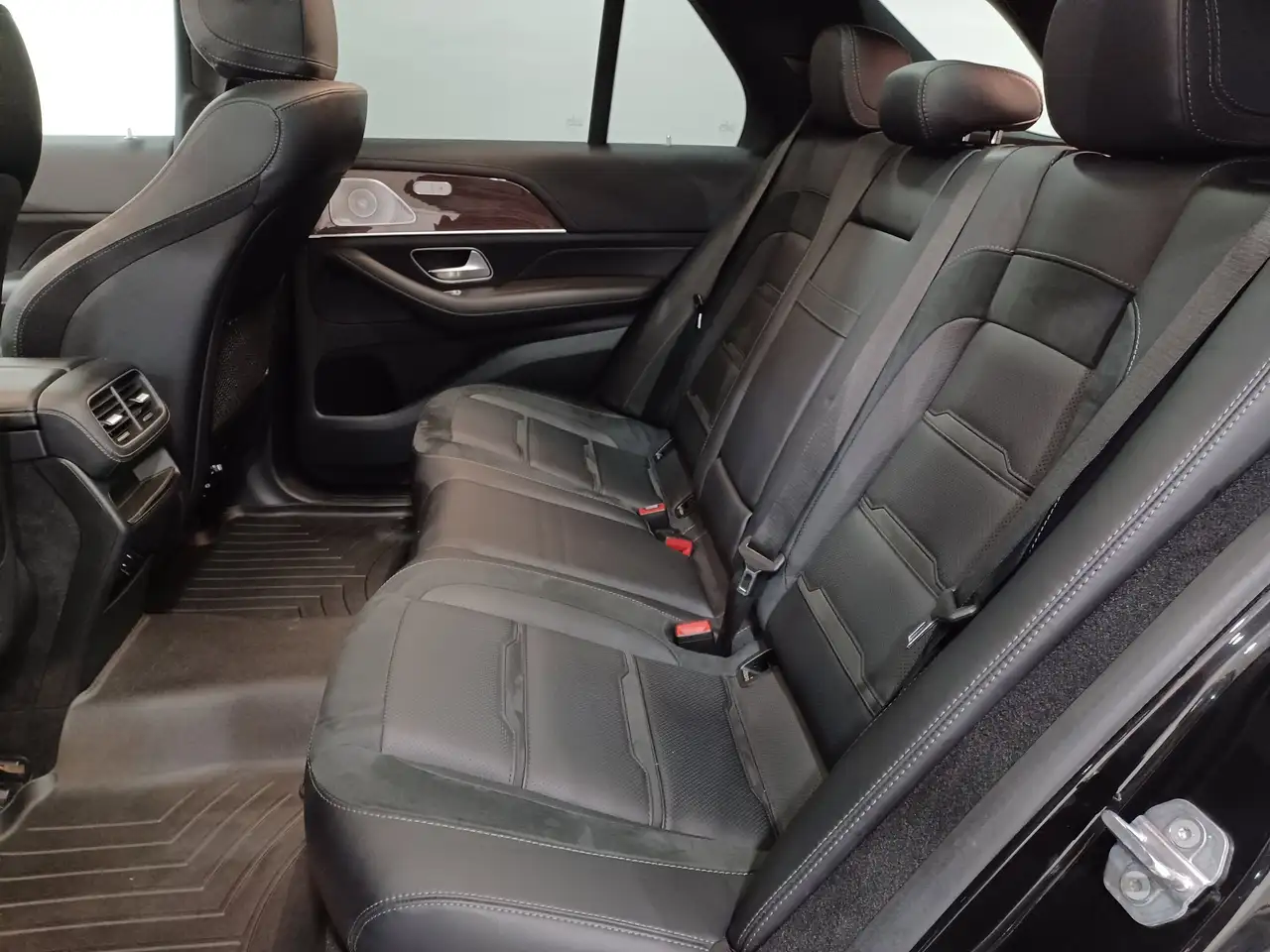 Mercedes-Benz GLE снимка Mercedes-Benz GLE