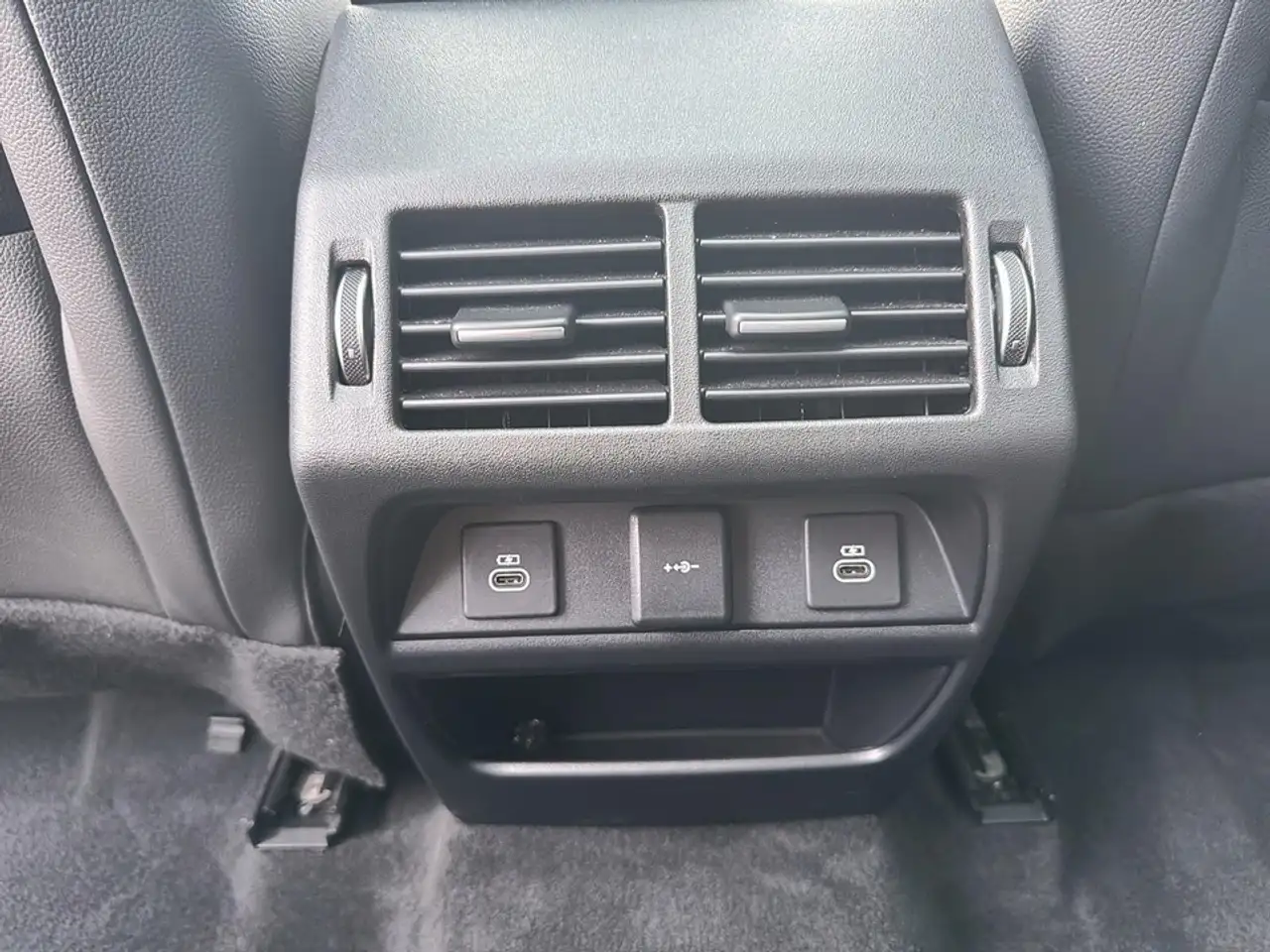 Land Rover Discovery Sport снимка Land Rover Discovery Sport