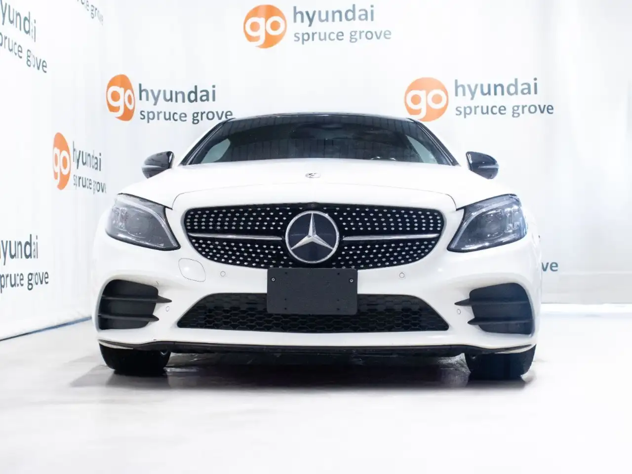 Mercedes-Benz C-Class снимка Mercedes-Benz C-Class