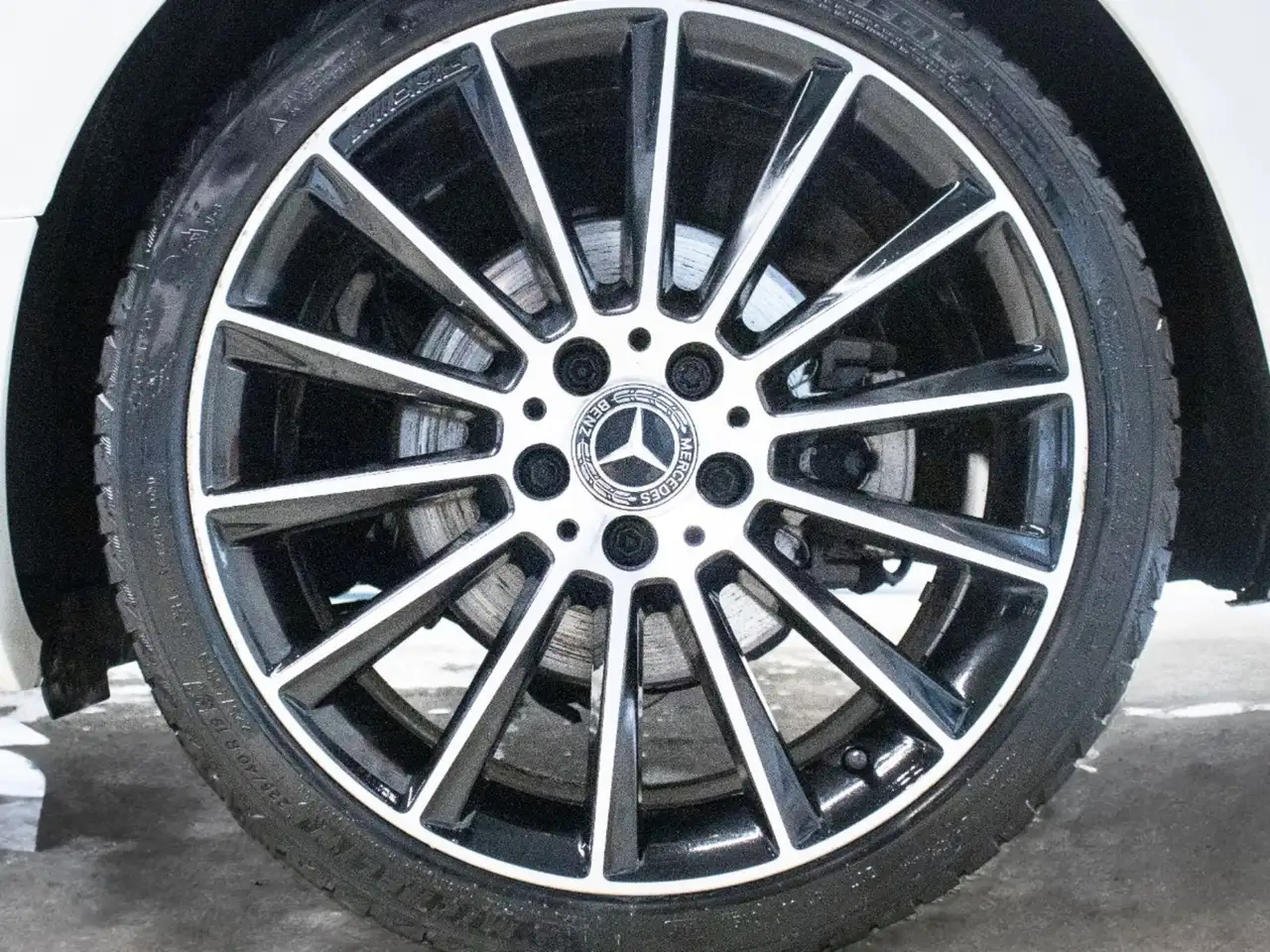Mercedes-Benz C-Class снимка Mercedes-Benz C-Class