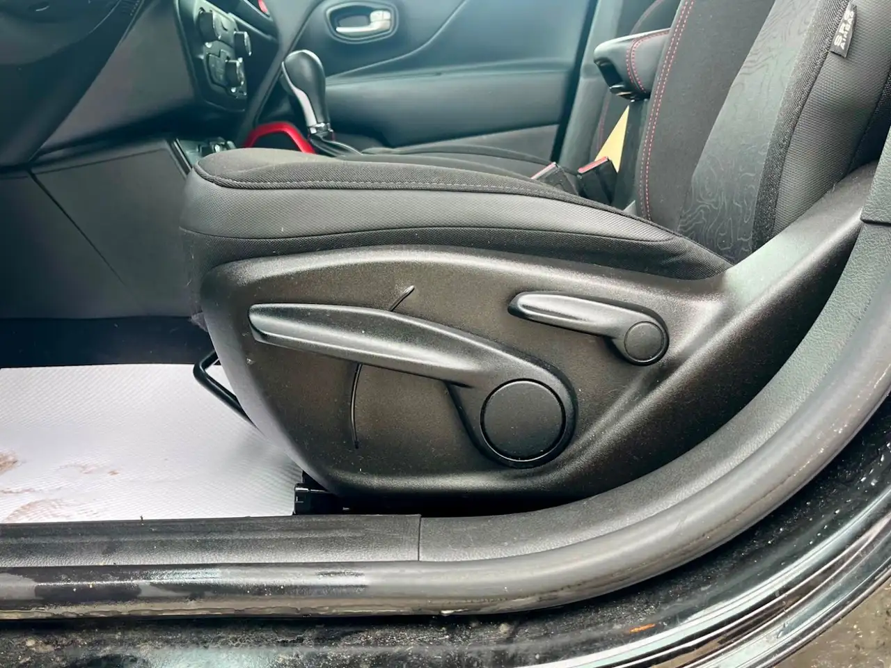 Jeep Renegade снимка Jeep Renegade