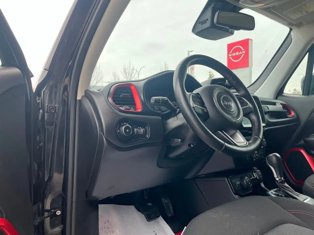 Jeep Renegade снимка Jeep Renegade